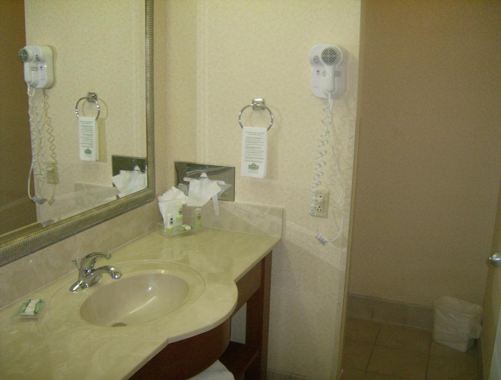 Ramada Huntsville Rom bilde